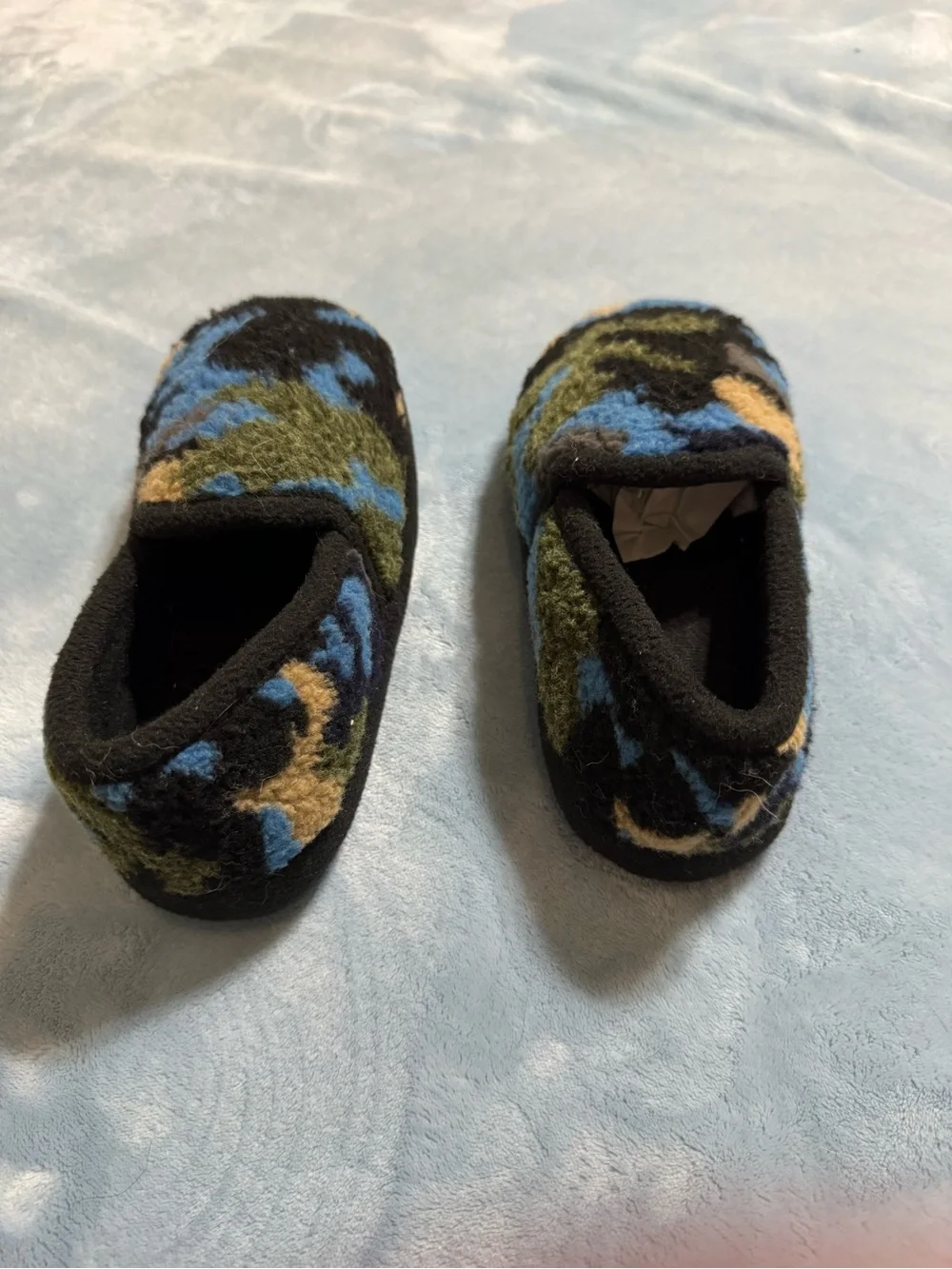 Kids Fuzzy Camouflage Slip-On Slippers — Blue/Green